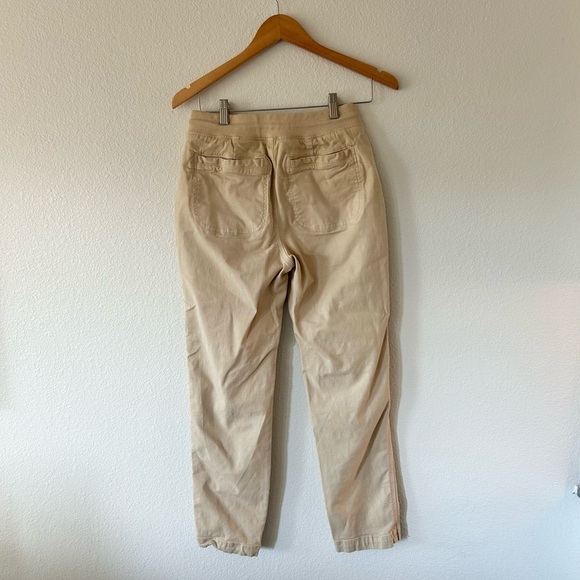 Faherty Men’s Traveler Pant in Khaki - Picture 4 of 7
